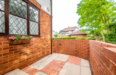 Property Bee - West Fryerne, Yateley, Hampshire, GU46
