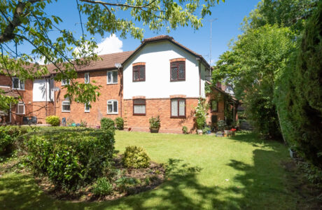 Property Bee - West Fryerne, Yateley, Hampshire, GU46