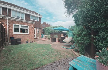 Property Bee - Staplehurst, Bracknell, Berkshire