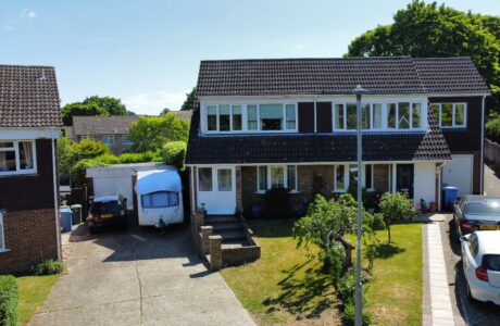 Property Bee - Staplehurst, Bracknell, Berkshire