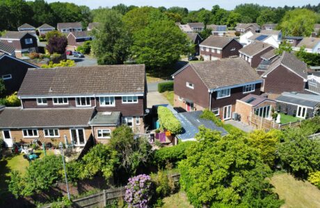 Property Bee - Staplehurst, Bracknell, Berkshire