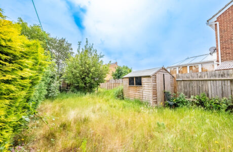 Property Bee - Kingfisher Drive, Yateley, Hampshire, GU46