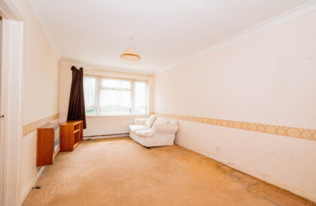 Property Bee - Kingfisher Drive, Yateley, Hampshire, GU46