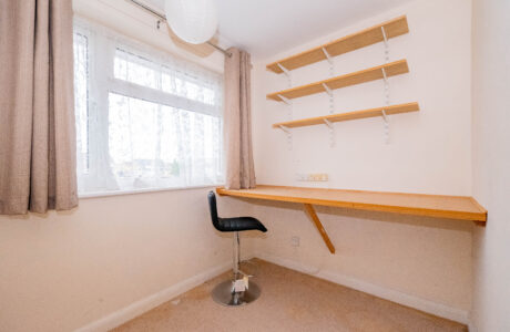 Property Bee - Kingfisher Drive, Yateley, Hampshire, GU46