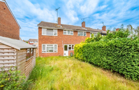 Property Bee - Kingfisher Drive, Yateley, Hampshire, GU46