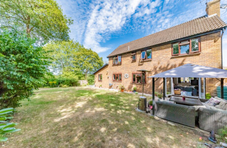 Property Bee - Holbeche Close, Yateley, Hampshire, GU46