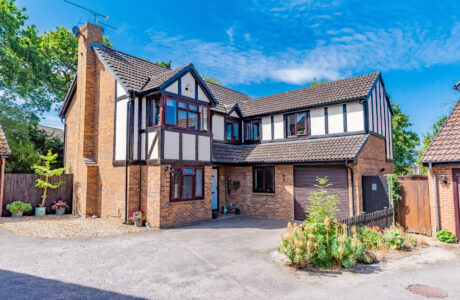 Property Bee - Holbeche Close, Yateley, Hampshire, GU46