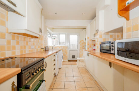Property Bee - Victoria Drive, Blackwater, Hampshire, GU17