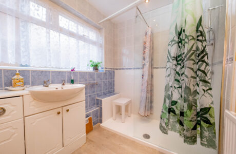 Property Bee - Victoria Drive, Blackwater, Hampshire, GU17