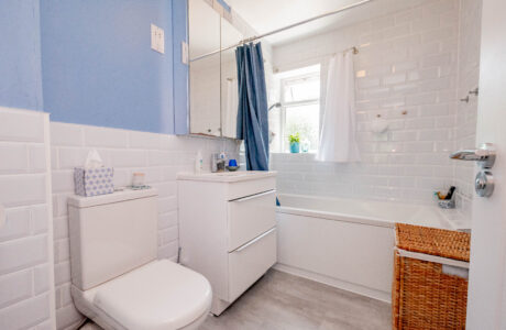 Property Bee - Ilex Close, Yateley, Hampshire, GU46