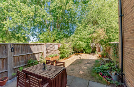 Property Bee - Ilex Close, Yateley, Hampshire, GU46