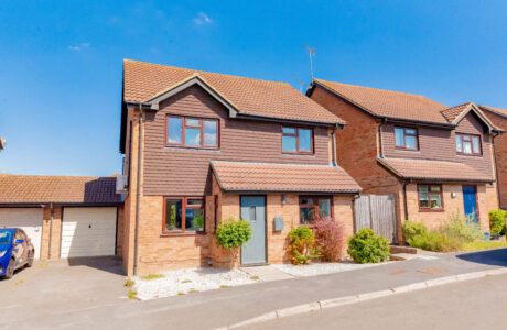 Property Bee - Borderside, Yateley, Hampshire, GU46