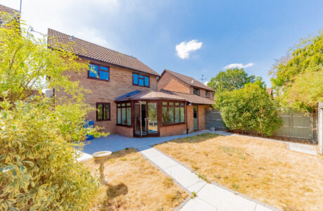 Property Bee - Borderside, Yateley, Hampshire, GU46