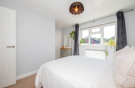 Property Bee - Borderside, Yateley, Hampshire, GU46