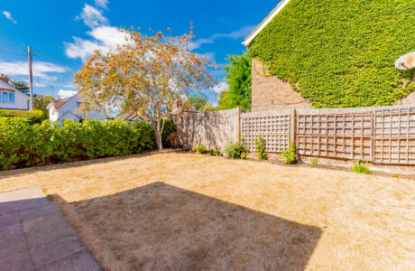 Property Bee - Hatherwood, Yateley, Hampshire, GU46