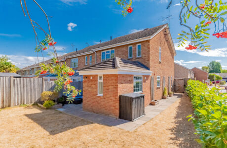 Property Bee - Hatherwood, Yateley, Hampshire, GU46