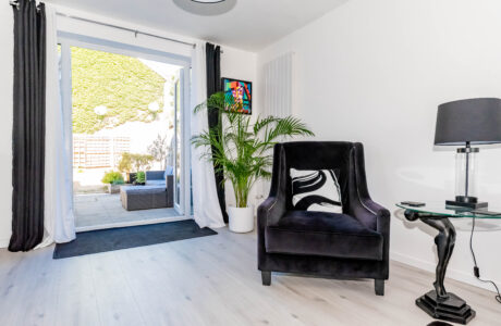 Property Bee - Hatherwood, Yateley, Hampshire, GU46