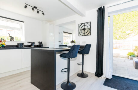 Property Bee - Hatherwood, Yateley, Hampshire, GU46