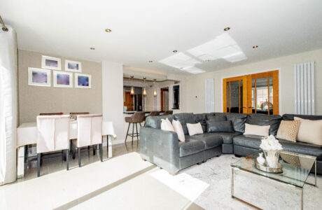 Property Bee - Turnstone End, Yateley, Hampshire, GU46