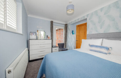 Property Bee - Turnstone End, Yateley, Hampshire, GU46