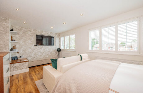 Property Bee - Turnstone End, Yateley, Hampshire, GU46