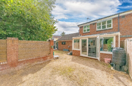 Property Bee - Rose Gardens, Farnborough, Hampshire, GU14