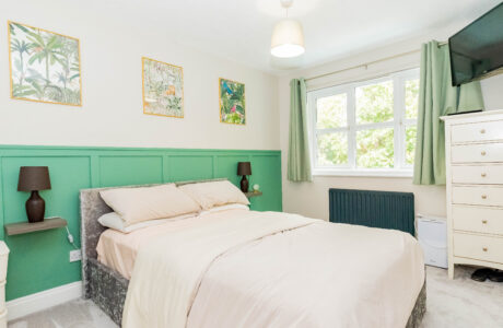 Property Bee - Rose Gardens, Farnborough, Hampshire, GU14