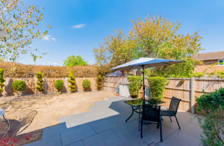 Property Bee - Minstead Drive, Yateley, Hampshire, GU46