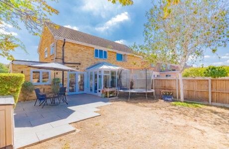 Property Bee - Minstead Drive, Yateley, Hampshire, GU46