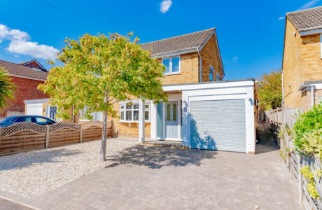 Property Bee - Minstead Drive, Yateley, Hampshire, GU46