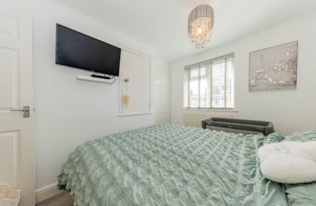 Property Bee - Hungerford Close, Sandhurst, Berkshire, GU47