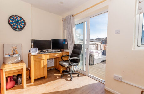 Property Bee - Cornfields, Yateley, Hampshire, GU46