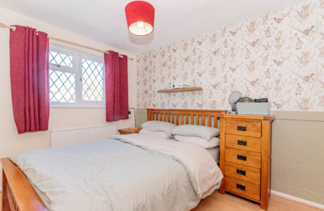 Property Bee - Cornfields, Yateley, Hampshire, GU46