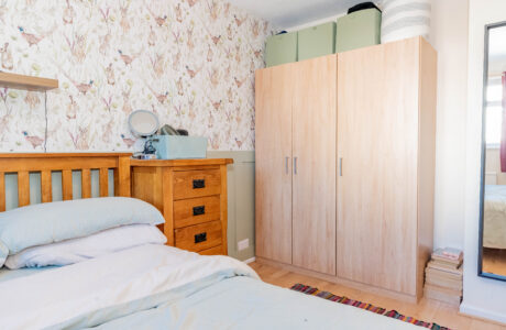 Property Bee - Cornfields, Yateley, Hampshire, GU46