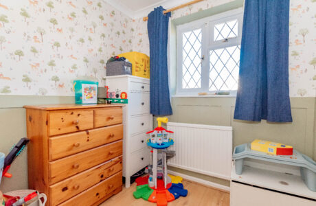 Property Bee - Cornfields, Yateley, Hampshire, GU46