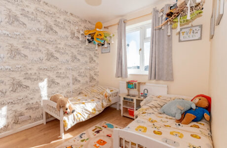 Property Bee - Cornfields, Yateley, Hampshire, GU46
