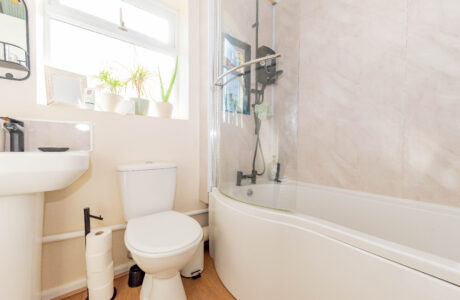 Property Bee - Cornfields, Yateley, Hampshire, GU46