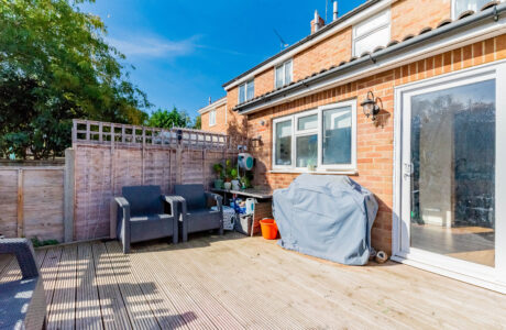 Property Bee - Cornfields, Yateley, Hampshire, GU46