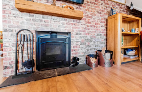 Property Bee - Cornfields, Yateley, Hampshire, GU46
