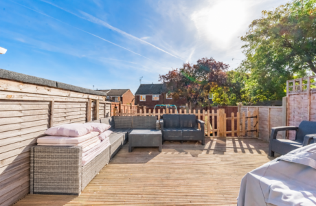 Property Bee - Cornfields, Yateley, Hampshire, GU46