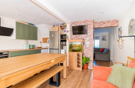Property Bee - Cornfields, Yateley, Hampshire, GU46