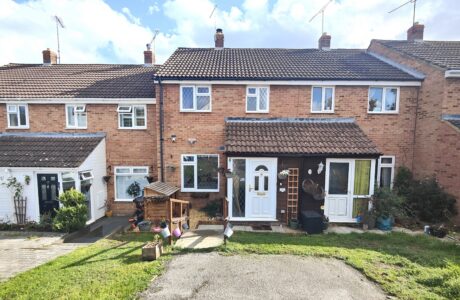 Property Bee - Cornfields, Yateley, Hampshire, GU46