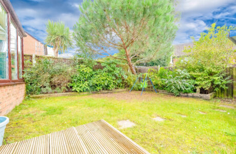 Property Bee - Ryves Avenue, Yateley, Hampshire, GU46
