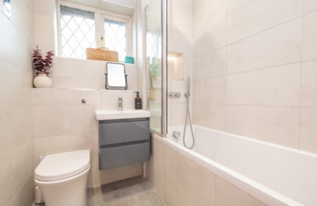 Property Bee - Ryves Avenue, Yateley, Hampshire, GU46